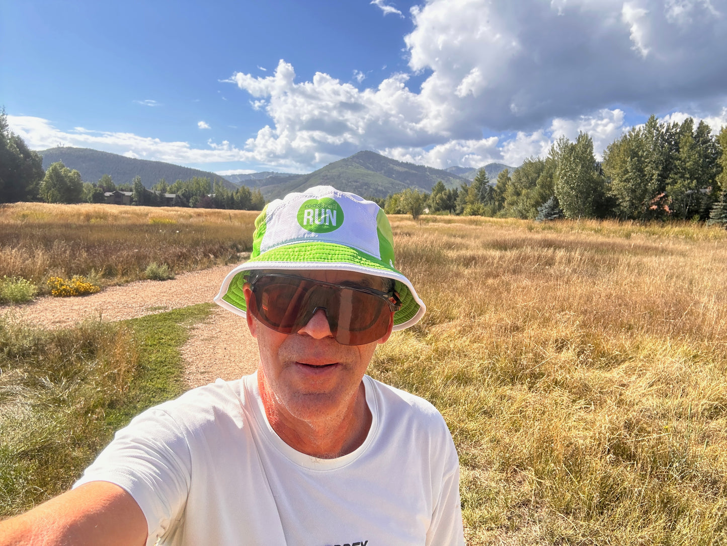 RoadTrailRun Custom Fractel Bucket Hat